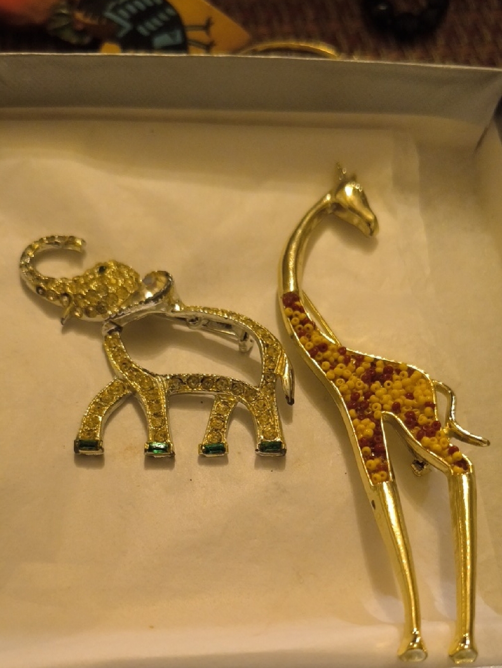 Kids Gold-Tone Elephant and Giraffe Pin Set - Yellow Accents Oleet